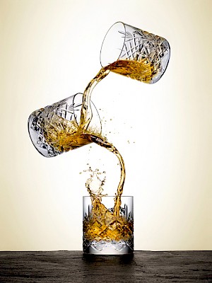 Pouring multiple whiskeys - Eugenio Franchi