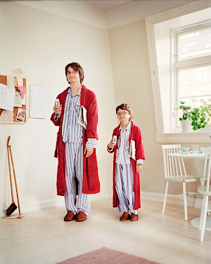 Family humorous portrait. Horton-Stephens commercial creative agents in London represent Morten Borgestad, a photographer who shoots motion, film, and stills for advertising, people, comedy, humor, lifestyle, and portraits in the UK and Europe. He is based in London and Oslo.