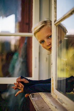 This colour photo shows a model on location by James Bowden, UK  photographer, represented by Horton-Stephens photographer’s agents specialises in natural and authentic  lifestyle outdoors nature photographic images.