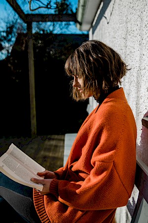 ames Bowden, UK  photographer, represented by Horton-Stephens photographer’s agents specialises in natural and authentic  lifestyle outdoors nature photographic images, this colour photo shows reading candidly with a beautiful view